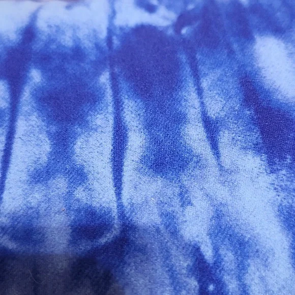 Two Toned Blue Tye Dye Lululemon Align Leggings - Picture 4 of 4